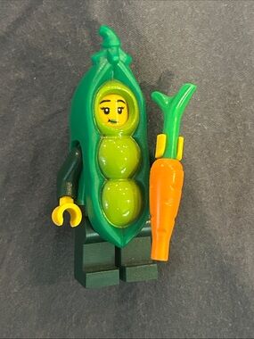 Lego sweet pea costume minifigure w carrot